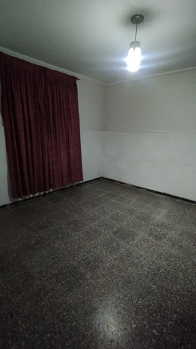 En Venta Casa 3 Dormitorios, A 15 Cuadras Del Centro