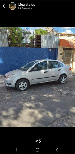 Imagem 1 de 7 de Ford Fiesta Sedan 1.6 Flex 4p 2006