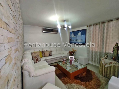 Fredxia Castillo Vende Comoda Y Amplia Casa En La Mora Cabudare # 25-18453