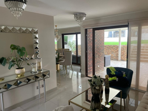 Casa Aislada Con Vista A La Precordillera 4d 3b