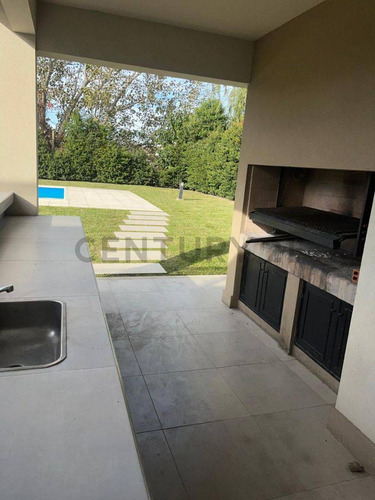 Casa En Venta De 6 Ambientes En Barrio Albanueva Rincon De Milberg