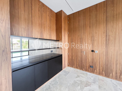 Casa En Venta Con 4 Suites Y Amarra En El Yacht, Nordelta