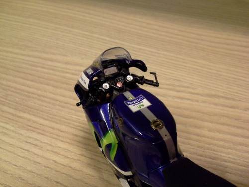 Miniatura Rossi Yamaha Testbike 2016 Minichamps 1:18 (11 Cm) Cor Azul
