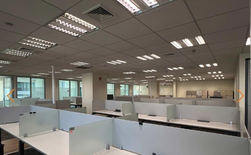 Amplio Piso En Edificio Cercano A Metro Alcántara