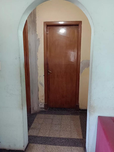 Casa En Venta - 3 Dormitorios 1 Baño - Cochera - 240mts2 - Lanús
