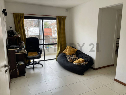Depto Dos Dormitorios En Venta Calle 123 Entre 61 Y 62 (la Plata, Buenos Aires)
