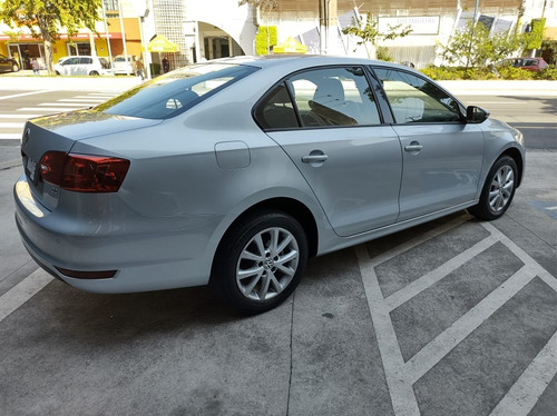 Imagem 4 de 10 de Vw Jetta Confortline 2.0 Aut 2012