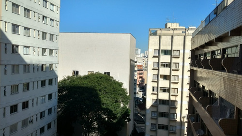 Excelente Kitnet Reformada, Mobiliada E Localização Privilegiada.