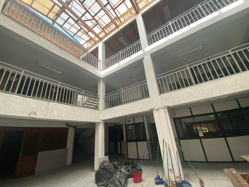 Arriendo Local Comercial Pleno Centro De La Ciudad...