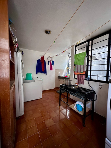 Amplia Casa Con Jardín