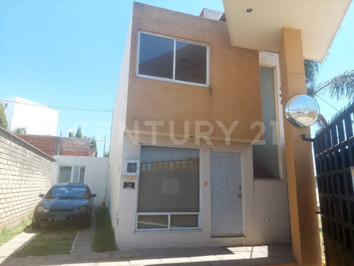 Casa En Venta, 2recámaras, Ubicada En Zona Comercial De Cuautlancingo, Puebla