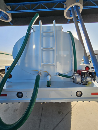 International 4300 Modelo 2014 Pipa 10,000 Litros