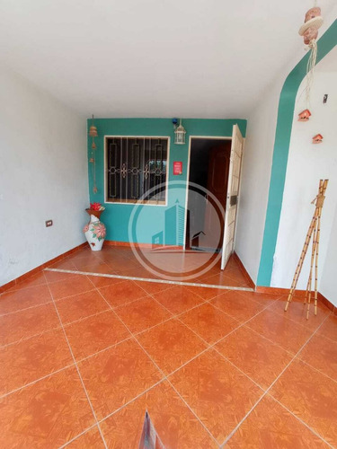 Vende Una Bonita Casa En Palo Negro, Urbanizacion Araguaney Sector Los Robles. 013jsc