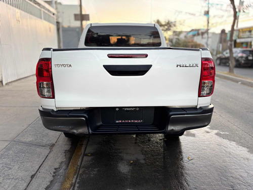 Toyota Hilux 2.7 Cabina Doble Sr Mt