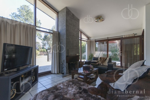 Casa De 3 Dormitorios Y Piscina En Mansa, Punta Del Este. - Ref: 41069