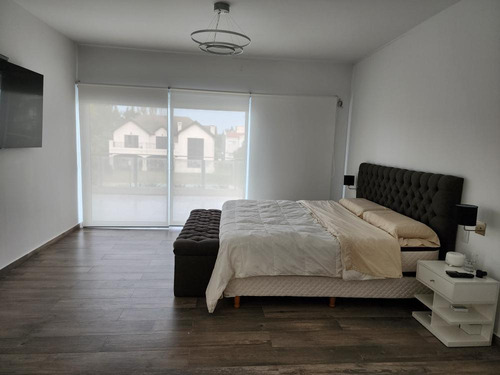 Casa En Venta - 4 Dormitorios 3 Baños - Cochera - 1000mts2 - San Vicente