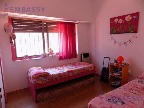 Casa Única De 4 Amb Con Galpon De 100 M2 Excelente Zona Martinez!!