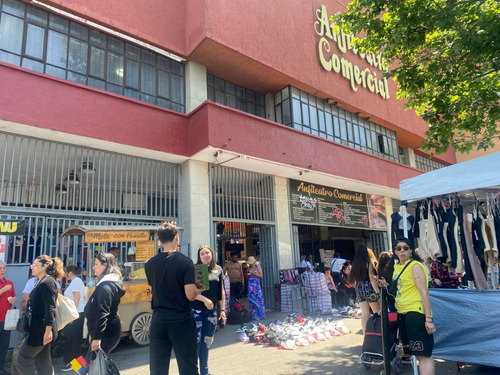 Excelente Local En Galería Anfiteatro Comercial
