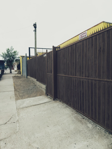 Casa Con Cierre Perimetral, Porton Corredera, Loza