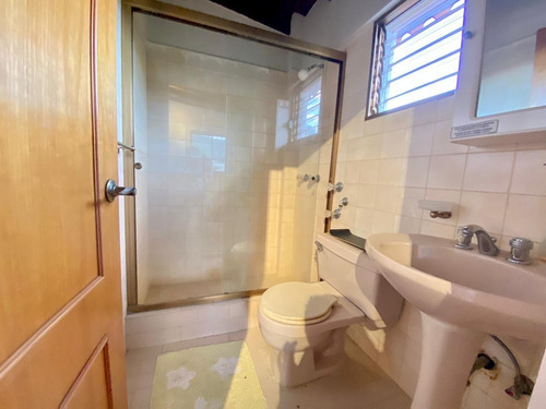 Imagen 8 de 11 de Se Vende Casa 1330m² 5h+1s/5b+1s/4p Loma Larga El Hatillo