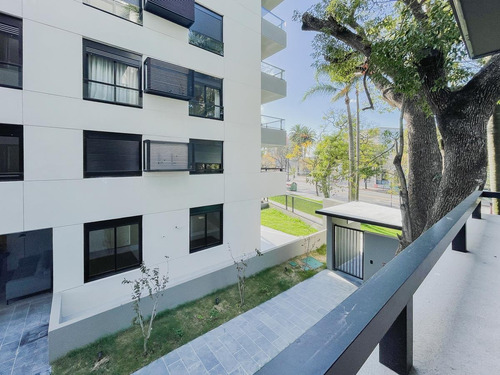 Venta De Apartamento De 2 Dormitorios Con Terraza Y Parrillero En Prado