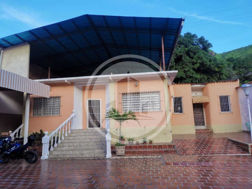 En Venta  Amplia Casa De Oportunidad En Camburito, El Castaño, 005jsc