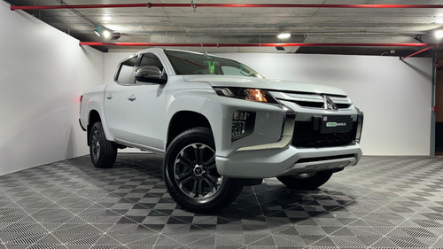 Mitsubishi L200 2.4 Dakar At CRS
