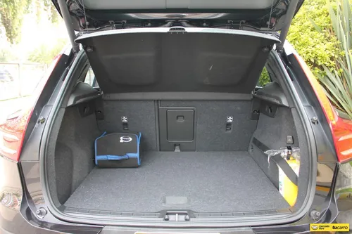 Volvo XC40 2.0 T4 FWD MOMENTUM II TP