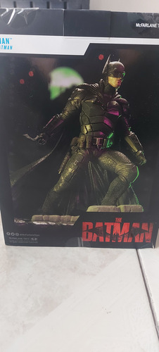 Figura De Acción Batman Movie Dc Multiverse Estatua Posada (Usado)