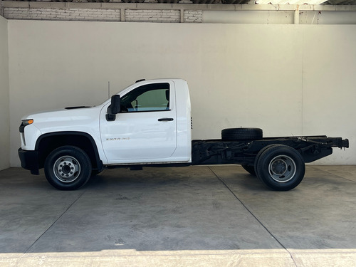 Chevrolet Silverado 6.6 3500 Chasis Cab V8 At