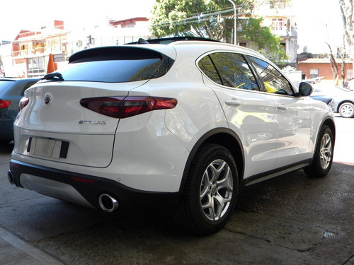 Imagen 4 de 15 de Alfa Romeo Stelvio Distinctive Q4 2020