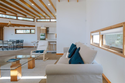 Casa En Venta Condominio Polo, 3 Dormitorios, Maitencillo.