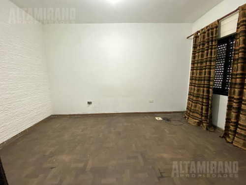 Imagen 7 de 12 de Local Tipo Casa 2 Dormitorios A Refaccionar - Villa Ballester