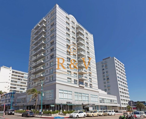 Imagen 15 de 21 de Venta De Apartamento Monoambiente Con Terraza Y Garaje En El Corazón De La Península, Punta Del Este