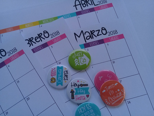 Imagen 2 de 5 de Calendarios Organizador Con 6 Imanes Chapita (pins) 8 Cajas