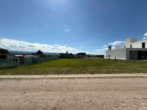 Terreno En Venta En Carlos Paz Golf - 912 Metros - Lote Central