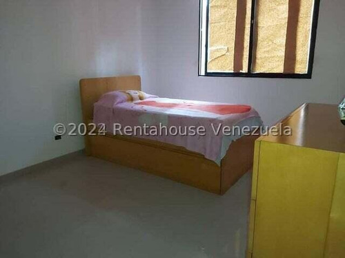 Apartamento En Alquiler, Colinas De La Tahona #24-26858