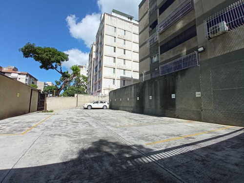 Imagen 20 de 27 de En Venta Apartamento Remodelado 144 M² 4h/3b/2 Pe Chuao