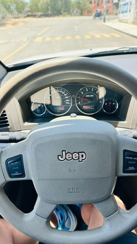 Jeep Grand Cherokee 3.7 Laredo V6 4x2