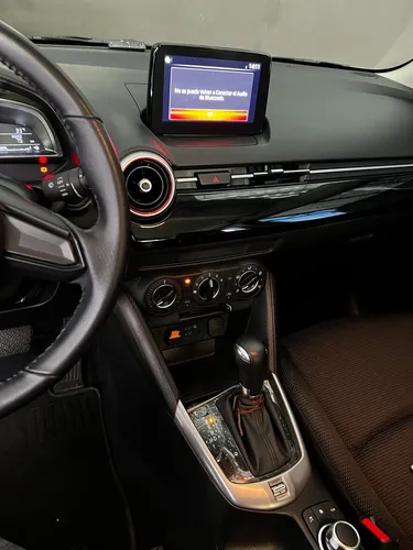 Mazda 2 1.5 Touring Carbón Edition