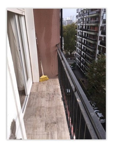 Imagen 4 de 15 de Ambiente A La Calle Con Balcón