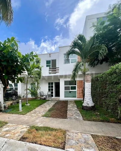 Casa En Venta Fraccionamiento Playa Del Sol, Playa Del Carmen C3969