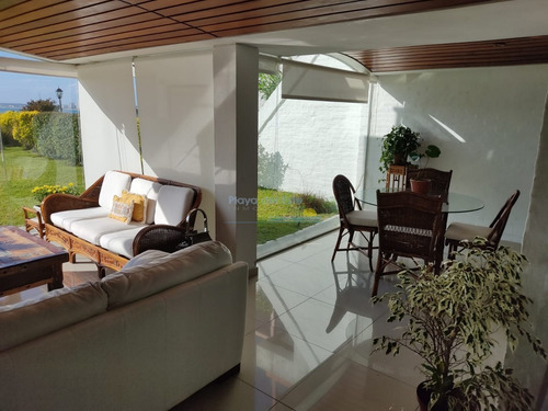 Venta Apartamento 3 Dormitorios En Suite, Península, Frente Al Puerto, Punta Del Este- Ref: 11642
