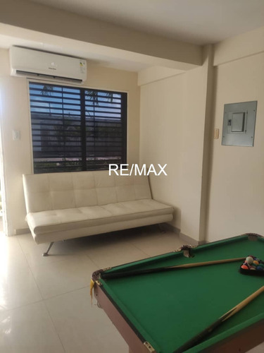 Venta Hermoso Th En Urbanizacion Asocibal Norte, Carenero, Higuerote