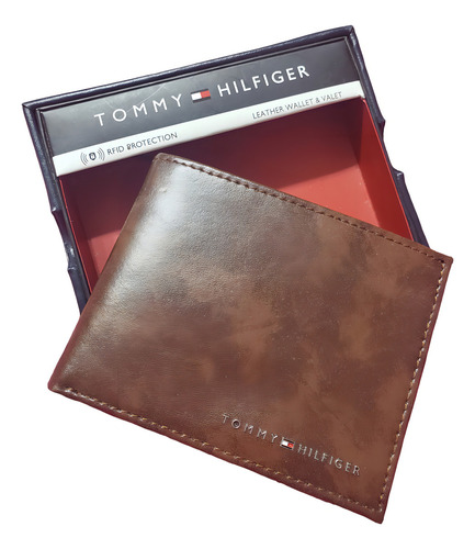 Billetera Tommy Hilfiger 31hp220086 Color Marrón Claro De Cuero