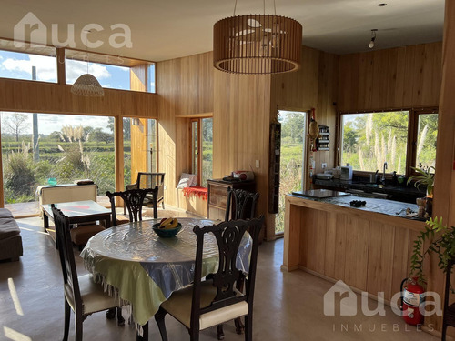 Venta | Casa Nueva De Increible Diseño En Magico Entorno Natural Sobre Laguna
