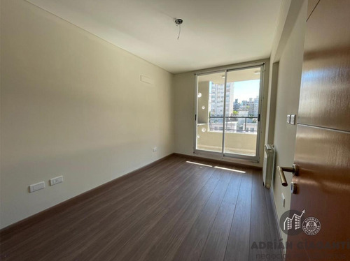 Departamento De Categoría En Venta A Metros De Bv Oroño Rosario
