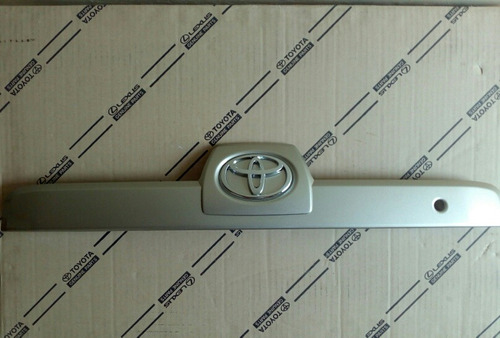 Platina Con Emblema Compuerta Trasera Toyota 4runner 06-08