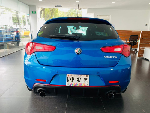 Imagen 5 de 15 de Alfa Romeo Giuletta 2019 Azul