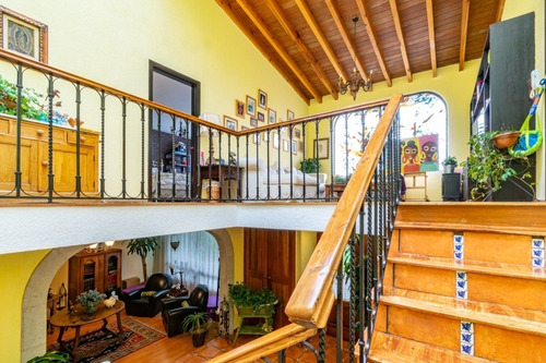 Imagen 9 de 21 de Casa En Cerrada, Con Amplio Jardín